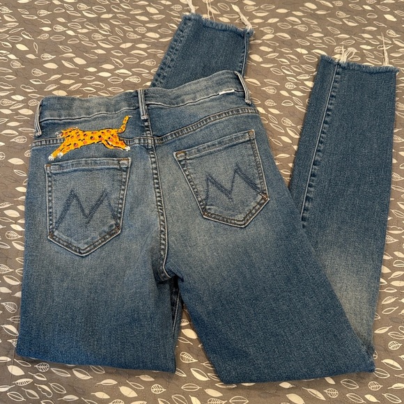 MOTHER High-Waisted Looker Ankle Fray,
Shoot To Thrill, size 25 - Picture 9 of 16